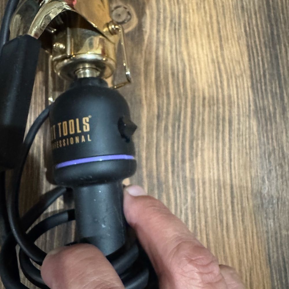 Hot tools professional 1” curling iron. - Picture 3 of 4